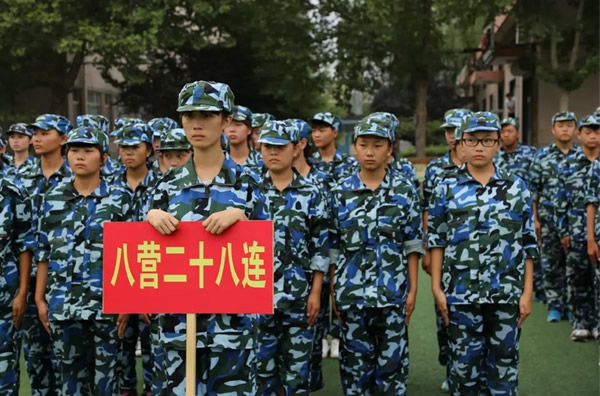 铁路技校新生军训汇演图片 石家庄铁路职业学校2015年军训 学校图片 第3张