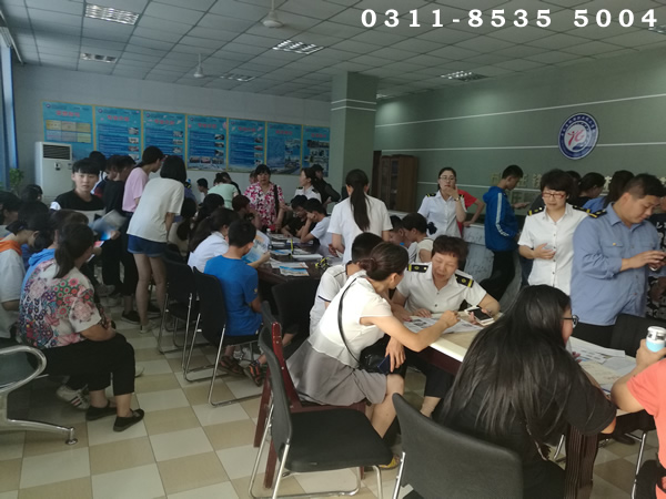  石家庄铁路技校2017年火爆报名现场 学校图片 第1张