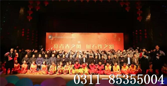三分校元旦晚会合影石家庄铁路学校 石家庄铁路学校三分校元旦晚会 学校图片 第4张