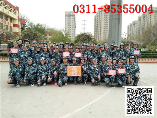 石家庄铁路学校军训图 石家庄铁路学校2018春军训结束（图） 铁路学校 第3张