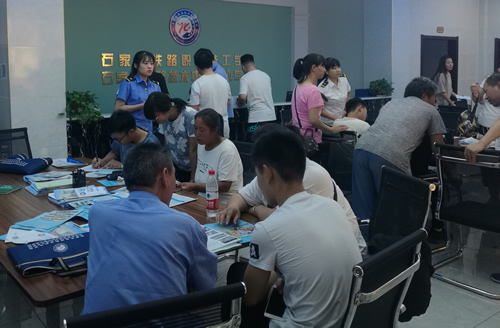 石家庄铁路技校2018年报名现场 石家庄铁路学校2018年报名现场 学校图片 第2张