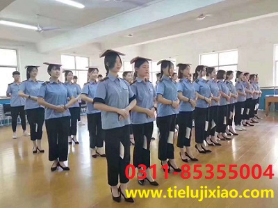 201912251577266792433907.jpg 为什么很多女孩都去学高铁乘务专业了 常见问题