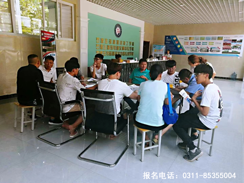  石家庄铁路职业技工学校报名现场 学校图片 第2张