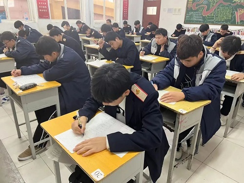 石家庄铁路学校2022秋期中考试现场 石家庄铁路学校2022秋期中考试现场 学校图片 第2张