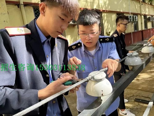 石家庄铁路职业高级技工学校实训课 石家庄铁路职业高级技工学校实训课 学校图片 第2张